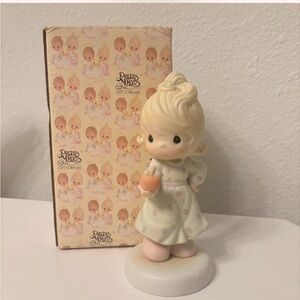🍎Vintage Precious Moments porcelain figurine titled “Yield Not To Temptation.”